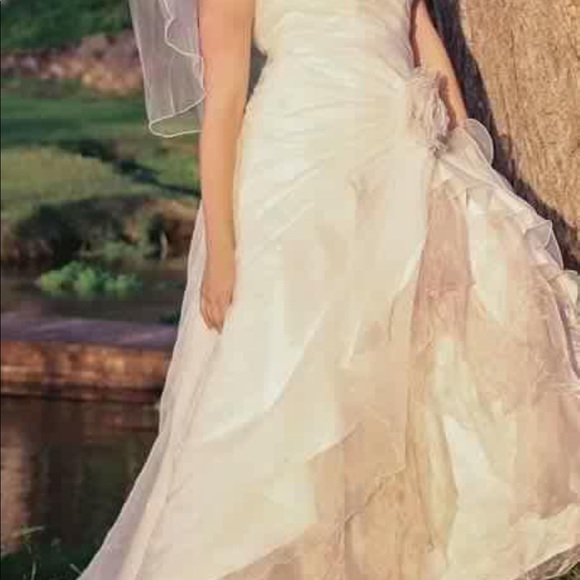 David’s bridal gown - Picture 3 of 4